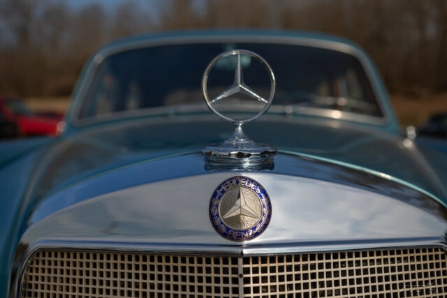 Mercedes-Benz 220S 1959 image number 21