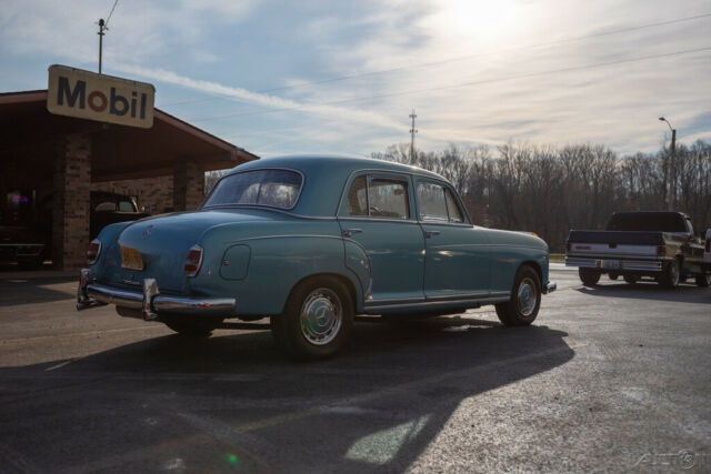 Mercedes-Benz 220S 1959 image number 28