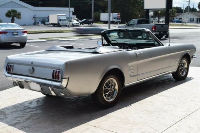 Ford Mustang 1966 image number 2