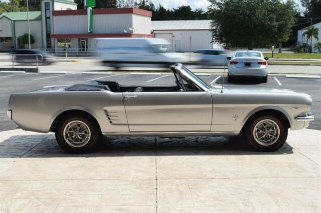 Ford Mustang 1966 image number 21