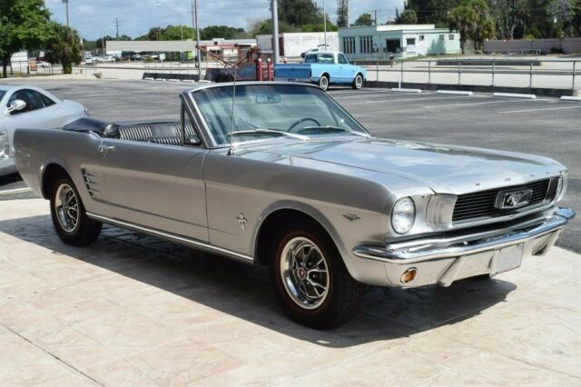 Ford Mustang 1966 image number 22