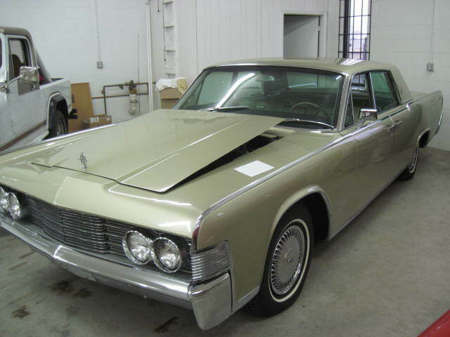 Lincoln Continental 1965 image number 0