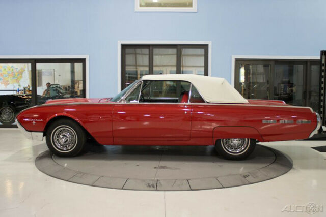 Ford Thunderbird 1962 image number 1