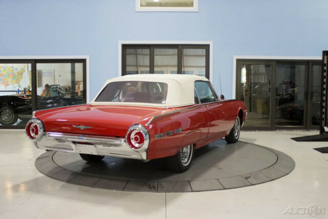 Ford Thunderbird 1962 image number 4