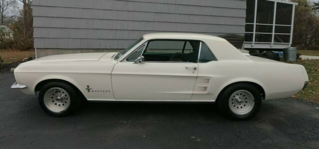 Ford Mustang 1967 image number 2