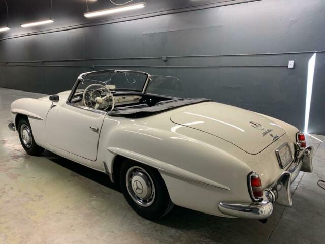 Mercedes-Benz SL-Class 1962 image number 10