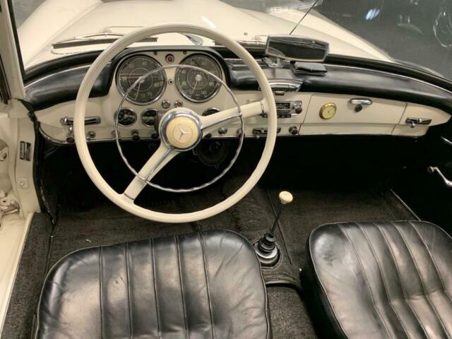 Mercedes-Benz SL-Class 1962 image number 15