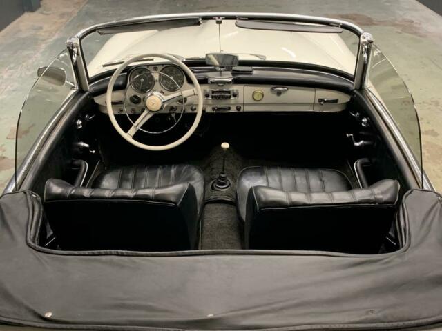 Mercedes-Benz SL-Class 1962 image number 17