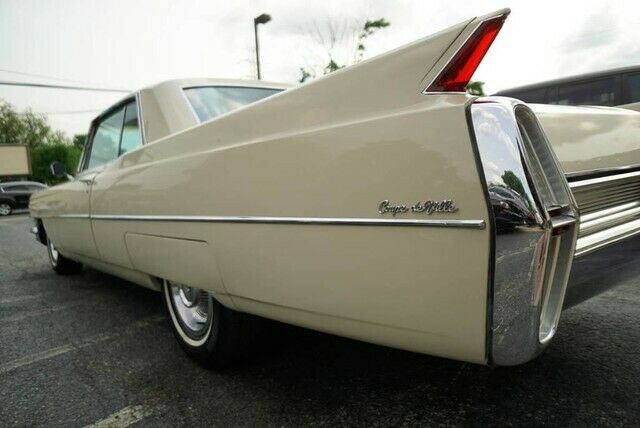 Cadillac DeVille 1964 image number 12