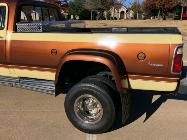 Dodge Power Wagon 1973 image number 3