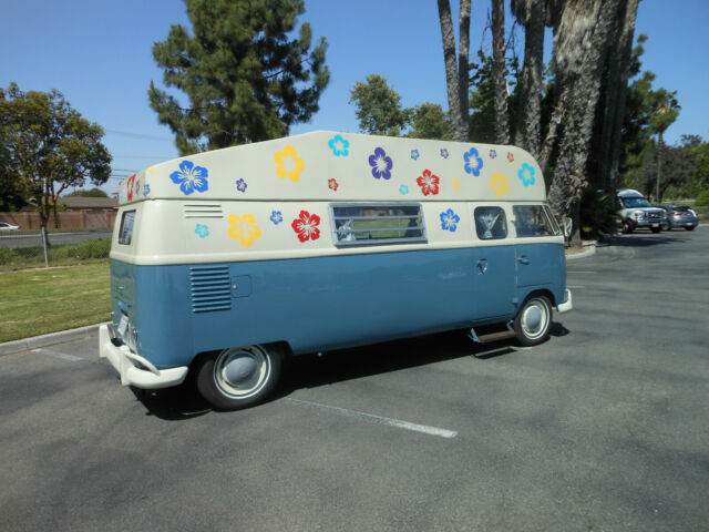 Volkswagen Bus/Vanagon 1960 image number 2