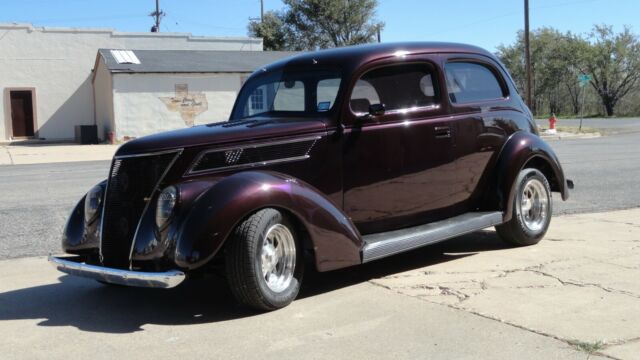 Ford 2 Door Sedan 1937 image number 10