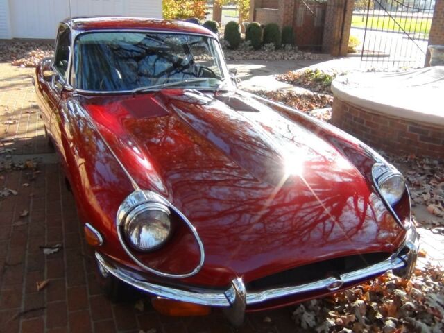 Jaguar E-Type 1970 image number 1