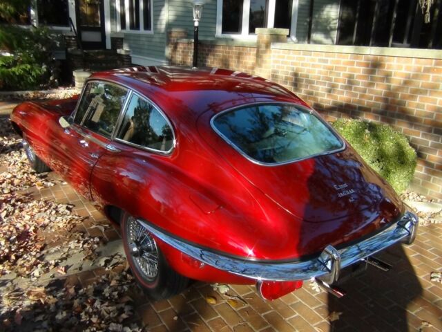 Jaguar E-Type 1970 image number 5