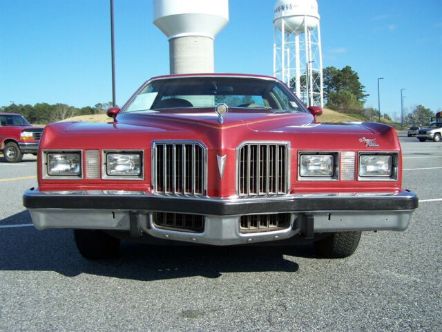 Pontiac Grand Prix 1977 image number 16