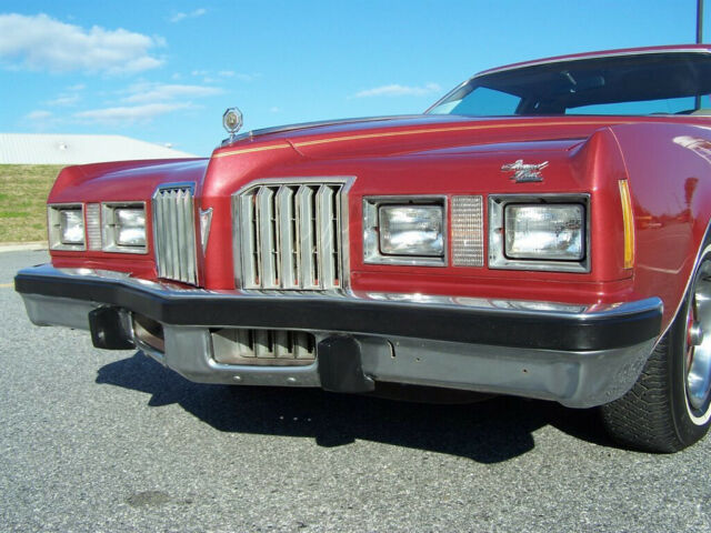 Pontiac Grand Prix 1977 image number 17