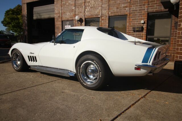 Chevrolet Corvette 1969 image number 2