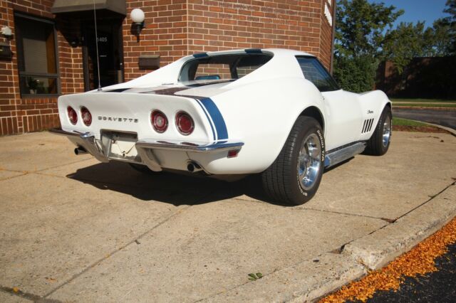 Chevrolet Corvette 1969 image number 28