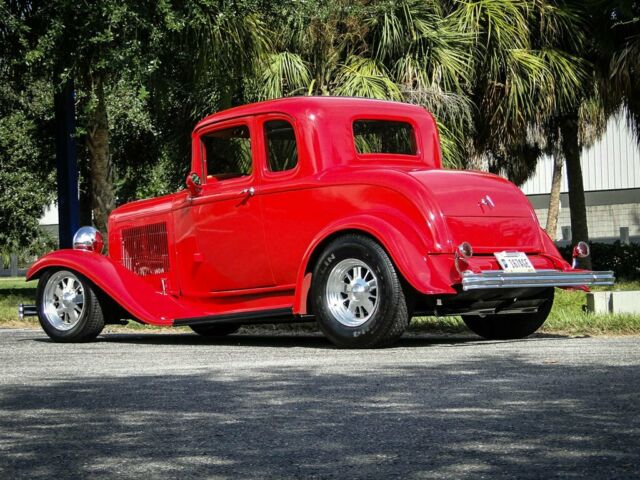 Ford 5-Window Coupe 1932 image number 6