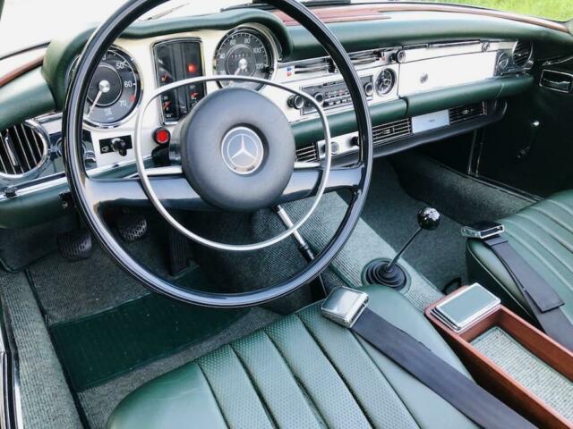 Mercedes-Benz SL-Class 1970 image number 21