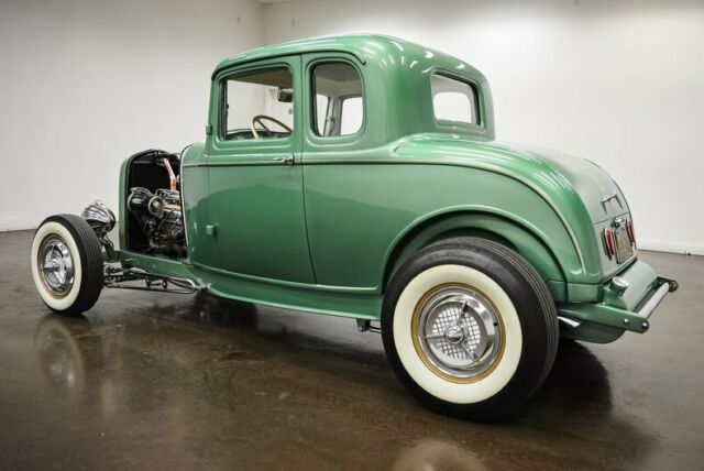 Ford 5-window Coupe 1932 image number 4