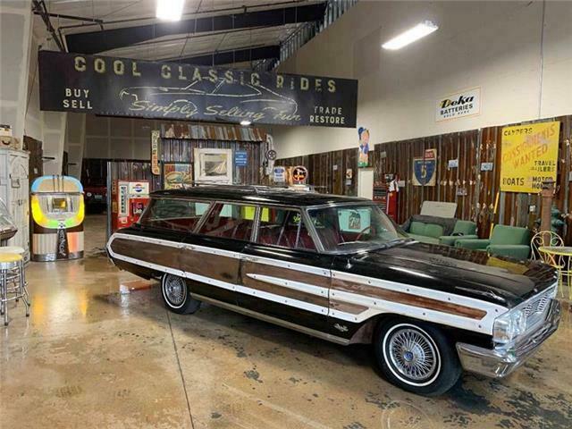 Ford Country Squire Wagon 1964 image number 44