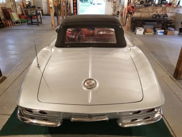 Chevrolet Corvette 1962 image number 29