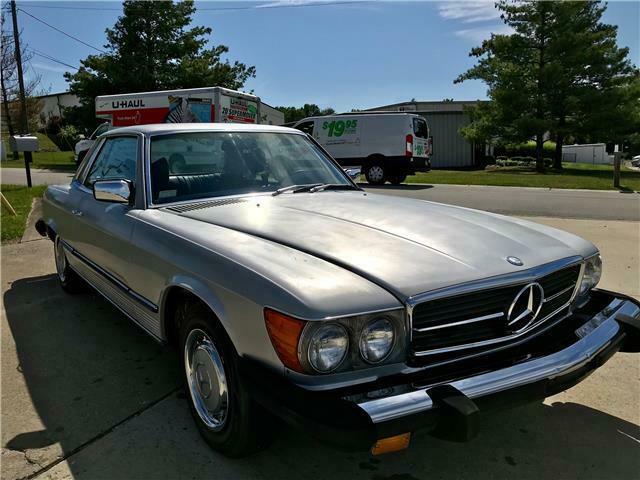 Mercedes-Benz SLC 450 1976 image number 11