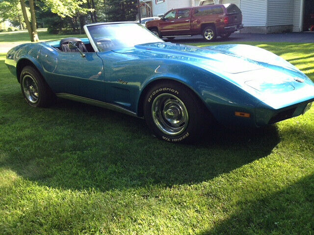 Chevrolet Corvette 1974 image number 2