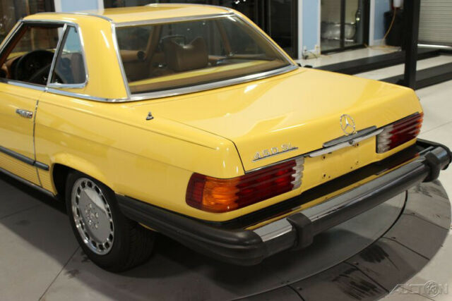 Mercedes-Benz 400-Series 1979 image number 39