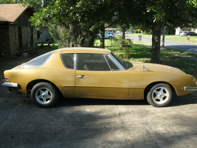 Studebaker Avanti 1974 image number 0