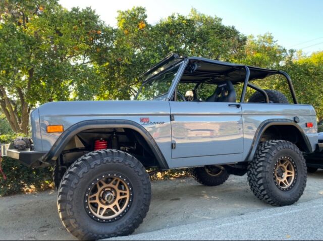 Ford Bronco 1975 image number 14