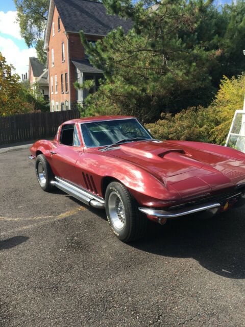 Chevrolet Corvette 1965 image number 11