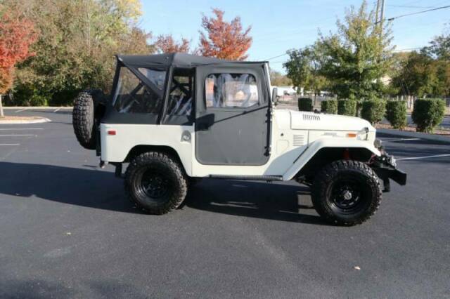 Toyota FJ-40 Landcruiser 4x4 1972 image number 31