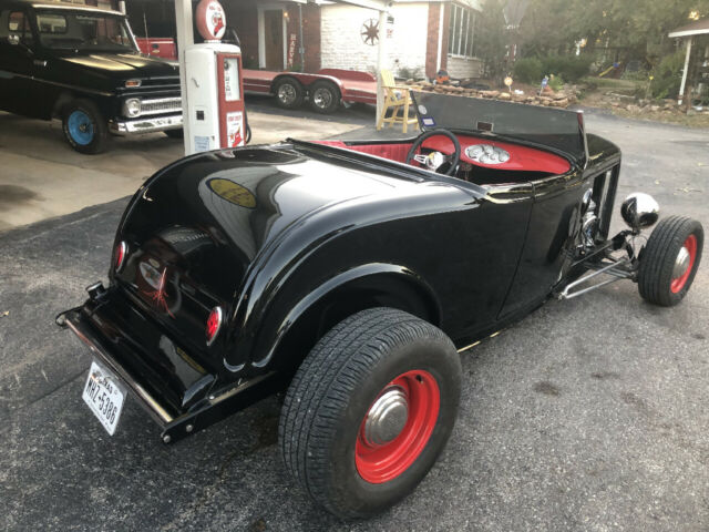 Ford Roadster 1932 image number 2