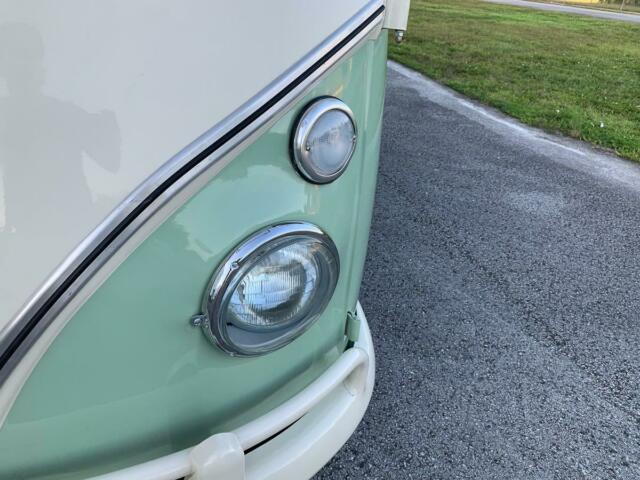 Volkswagen Bus/Vanagon 1975 image number 44