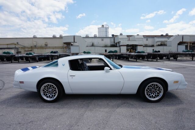 Pontiac Firebird 1978 image number 3