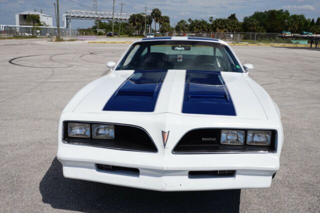 Pontiac Firebird 1978 image number 4