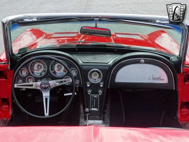 Chevrolet Corvette 1963 image number 39