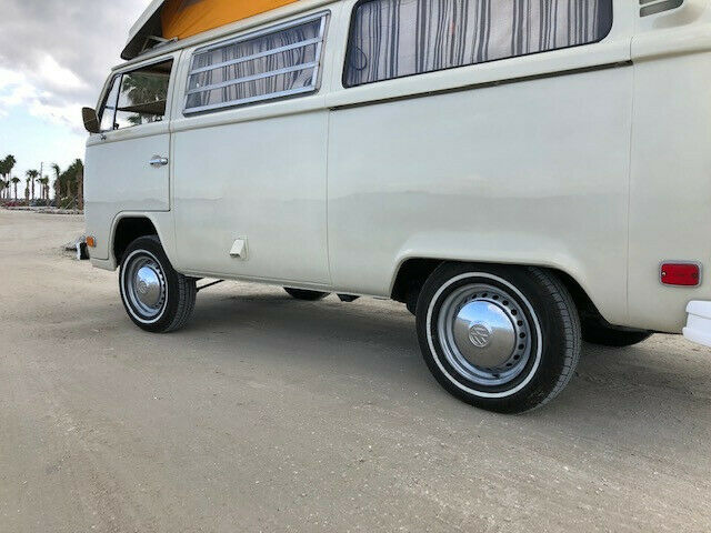 Volkswagen Bus/Vanagon 1973 image number 2