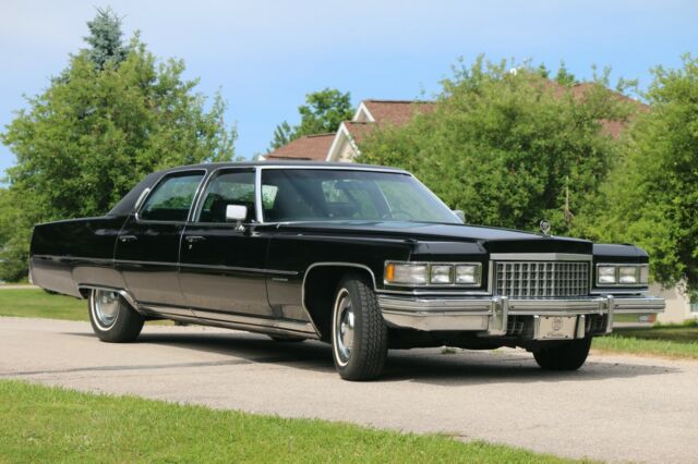 Cadillac Fleetwood 1976 image number 0