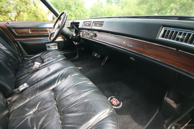 Cadillac Fleetwood 1976 image number 12