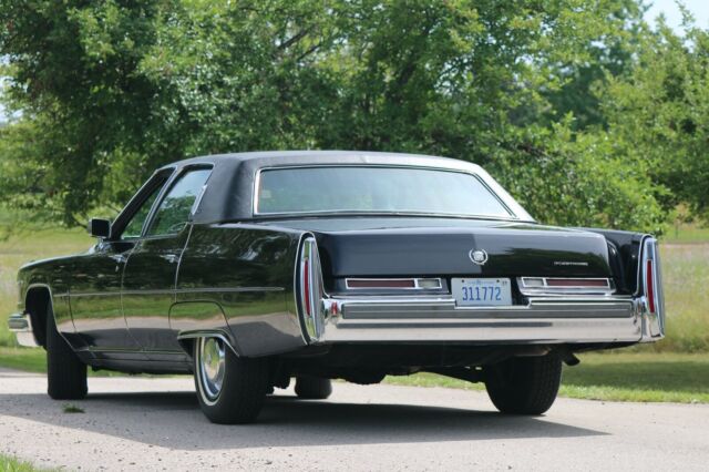 Cadillac Fleetwood 1976 image number 5