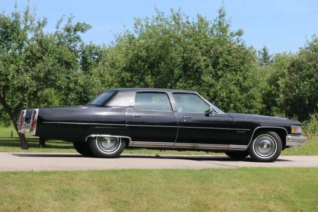 Cadillac Fleetwood 1976 image number 7