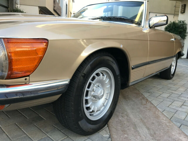 Mercedes-Benz SL-Class 1978 image number 13