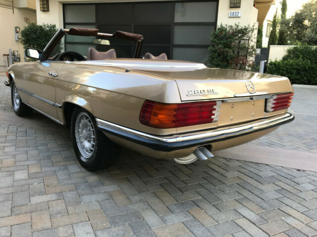 Mercedes-Benz SL-Class 1978 image number 24