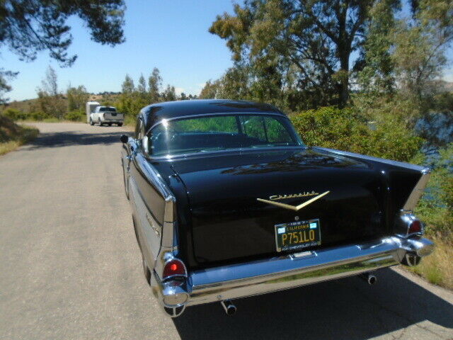 Chevrolet Bel Air/150/210 1957 image number 22