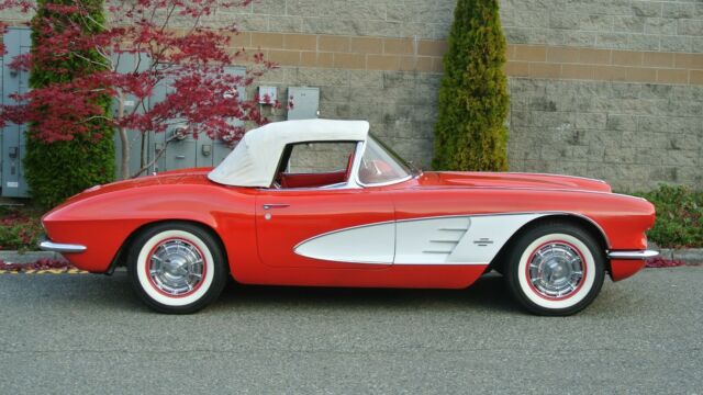 Chevrolet Corvette 1961 image number 0