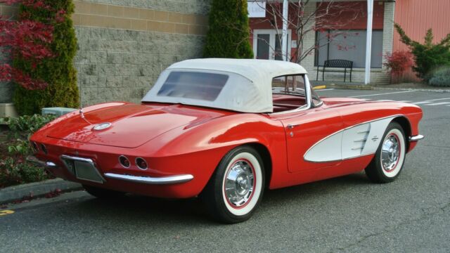 Chevrolet Corvette 1961 image number 31