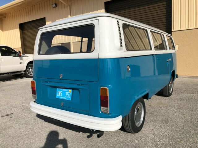 Volkswagen Bus/Vanagon 1974 image number 27